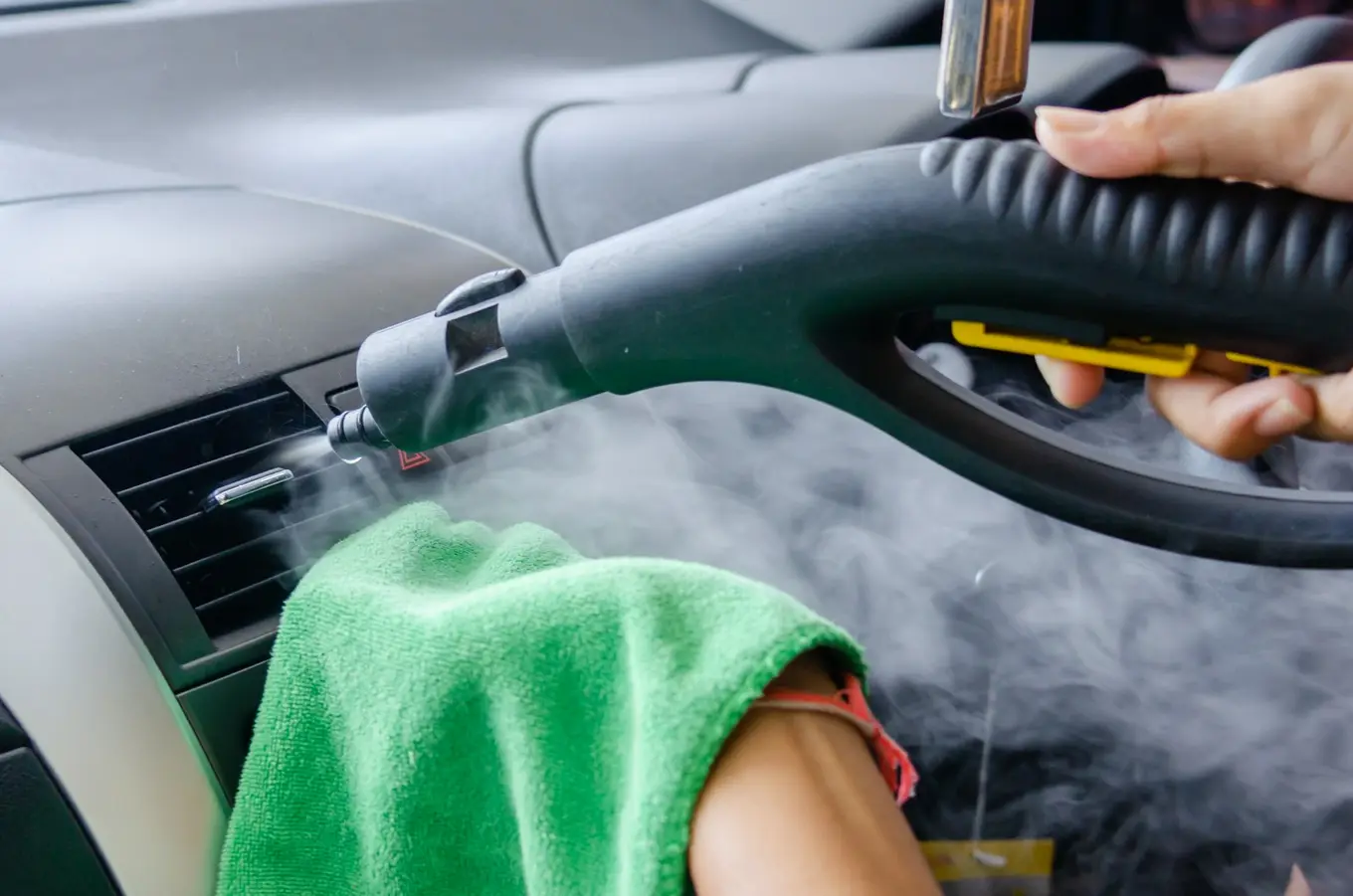 dezynfekcja klimatyzacji samochodowej